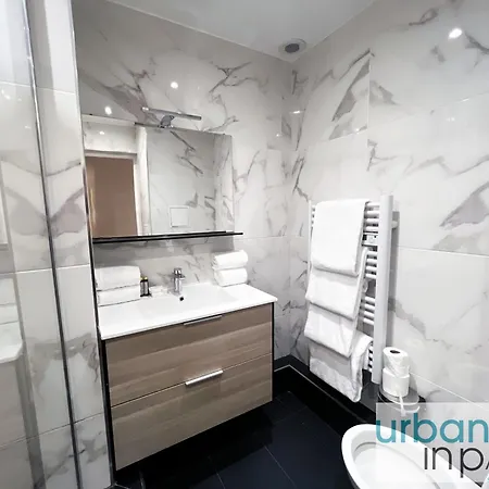 Urban Flat 182 - Spacious 4 Bedroom Flat In Lägenhet Paris