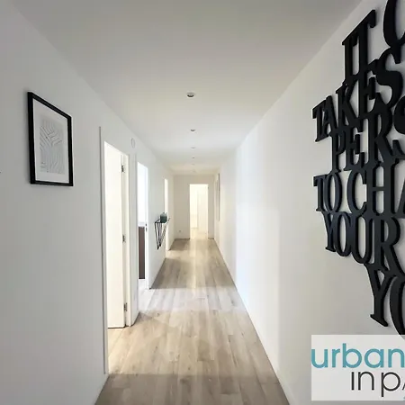 Urban Flat 182 - Spacious 4 Bedroom Flat In Lejlighed *