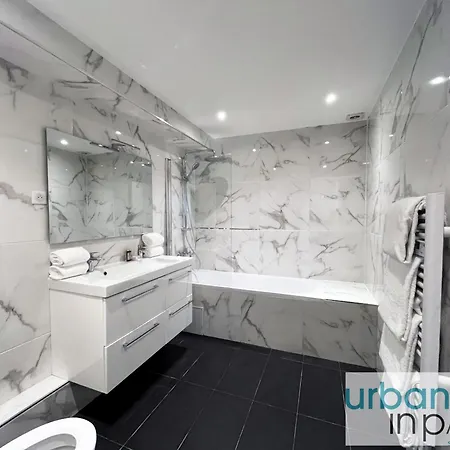 Urban Flat 182 - Spacious 4 Bedroom Flat In Lejlighed *