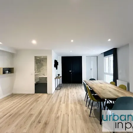 Urban Flat 182 - Spacious 4 Bedroom Flat In *